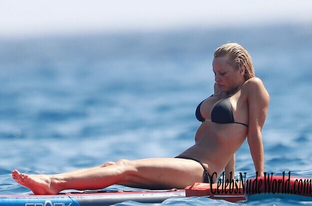 Pamela Anderson Bikini 158033