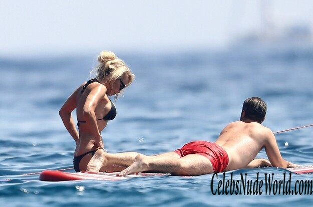 Pamela Anderson Bikini 158035