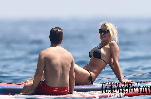 Pamela Anderson Bikini 158039