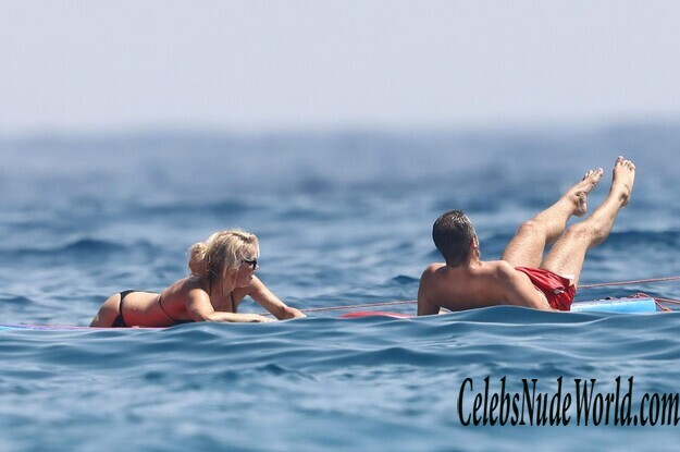 Pamela Anderson Bikini 158041