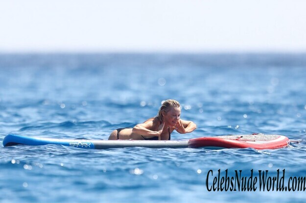 Pamela Anderson Bikini 158042