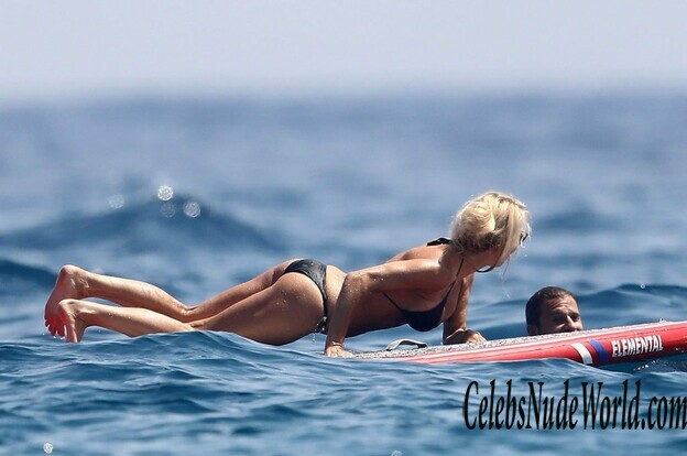 Pamela Anderson Bikini 158043