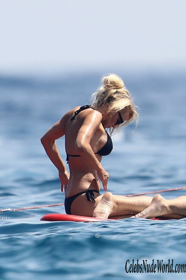 Pamela Anderson Bikini 158049