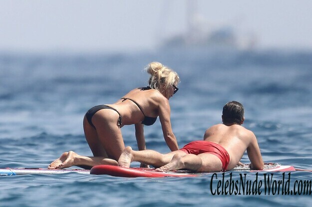 Pamela Anderson Bikini 158052