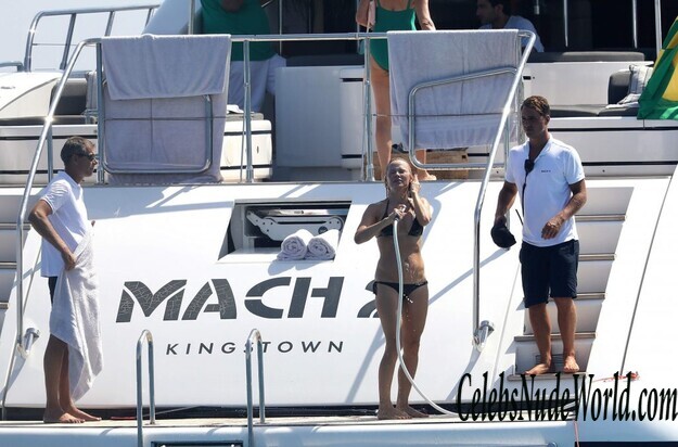 Pamela Anderson Bikini 158061