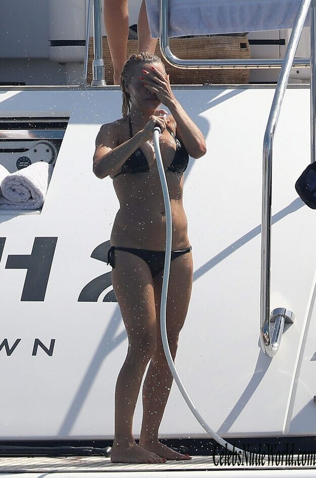 Pamela Anderson Bikini 158063