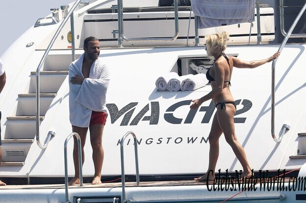 Pamela Anderson Bikini 158067