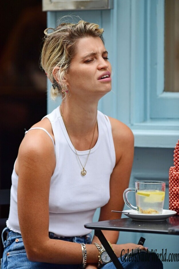 Pixie Geldof Braless 158087