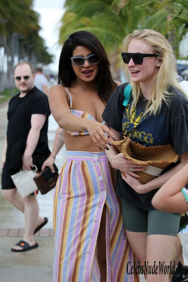 Priyanka Chopra Hot 158103