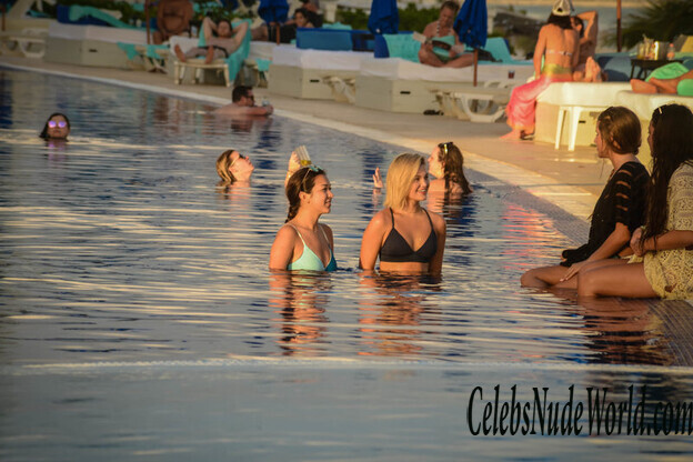 Olivia Holt Bikini 158328