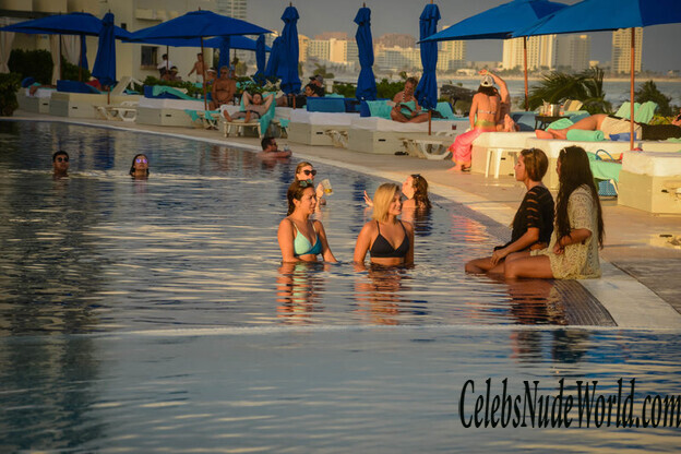 Olivia Holt Bikini 158333