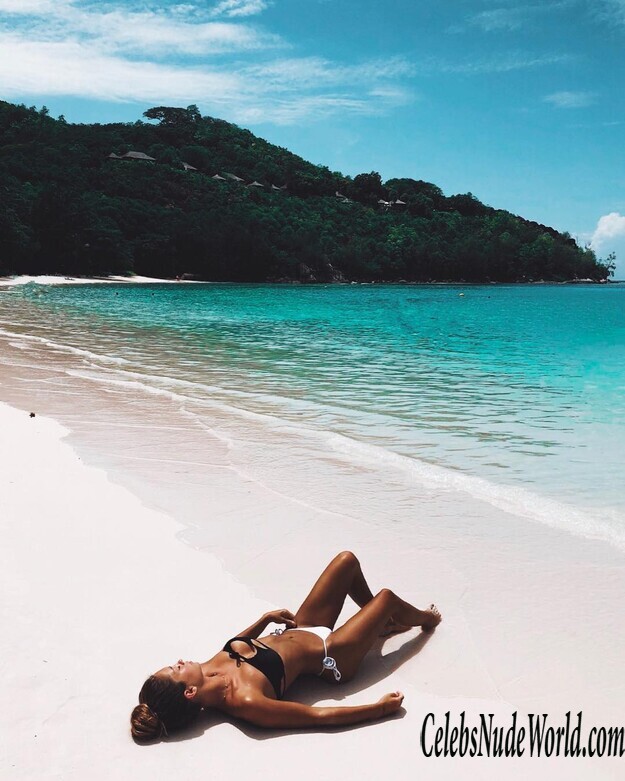 Pauline Tantot Topless 159538