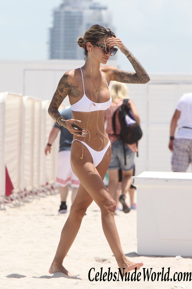 Jenah Yamamoto Hot In Tiny Bikini On The Beach In Miami 15965