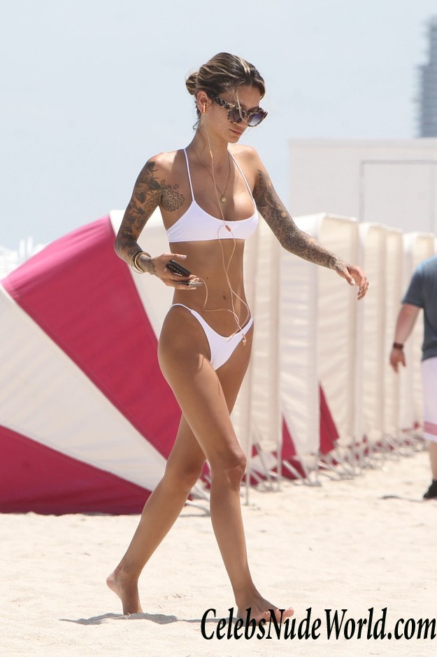 Jenah Yamamoto Hot In Tiny Bikini On The Beach In Miami 15969