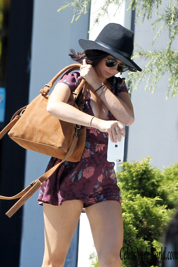 Sarah Hyland Sexy Photos 159781