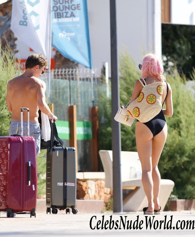 Pixie Lott Wearing A Skimpy Black Swimsuit In Ibiza 15987