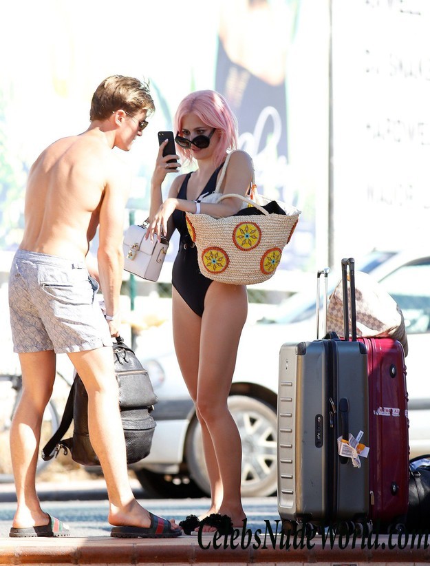Pixie Lott Wearing A Skimpy Black Swimsuit In Ibiza 15989