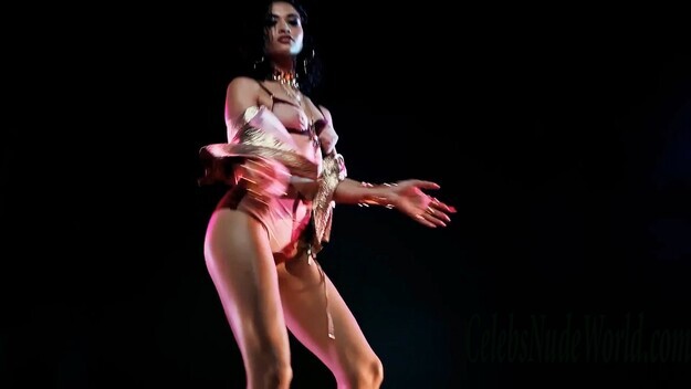 Shanina Shaik Sexy Photos 160298