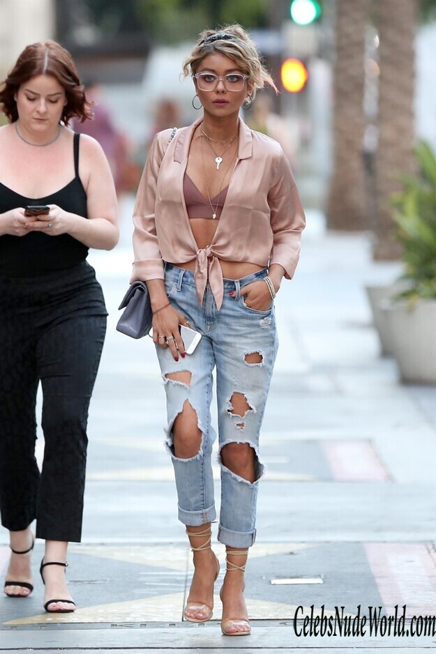 Sarah Hyland Sexy 160401