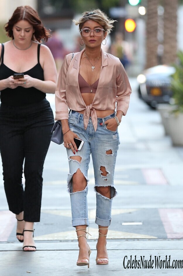 Sarah Hyland Sexy 160421