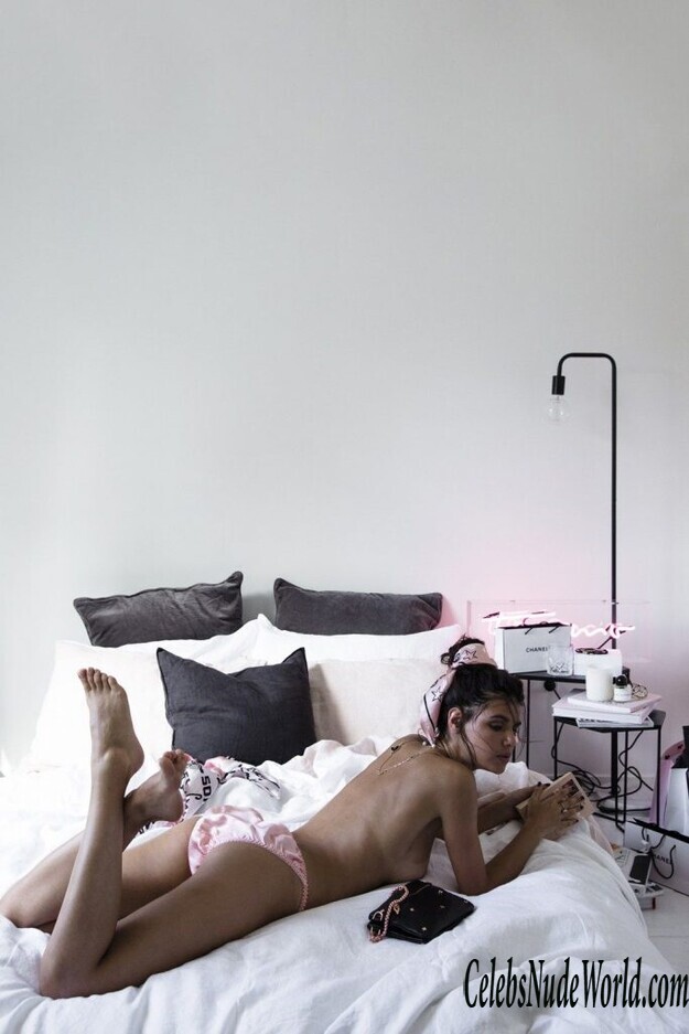 Sarah Halpin Shows Her Pierced Nipples And More 160487