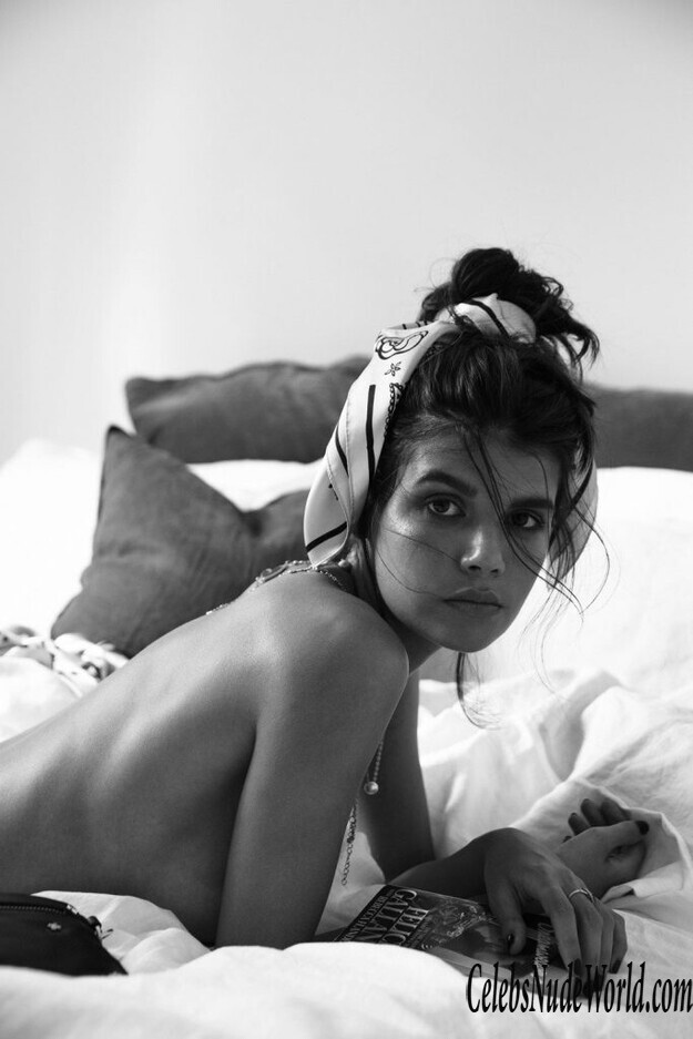 Sarah Halpin Shows Her Pierced Nipples And More 160488