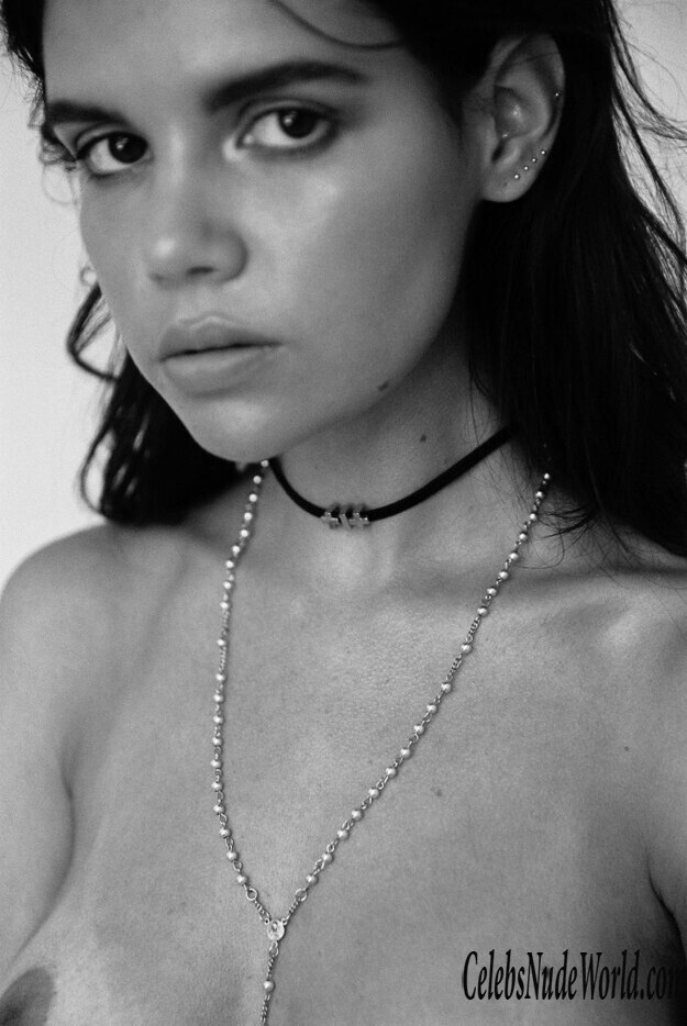 Sarah Halpin Shows Her Pierced Nipples And More 160495