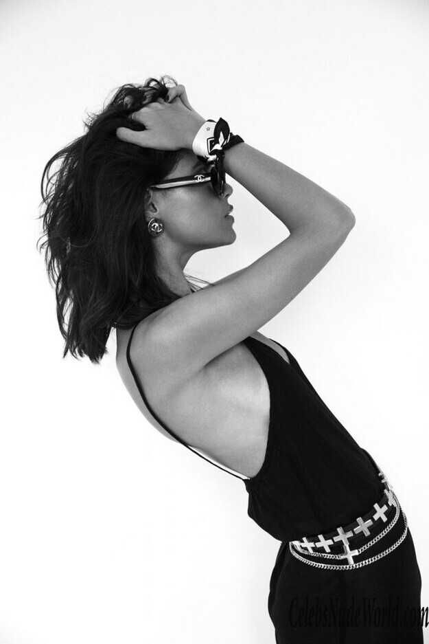 Sarah Halpin Shows Her Pierced Nipples And More 160500