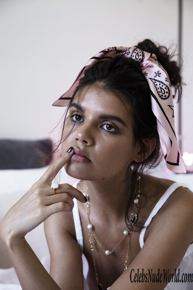 Sarah Halpin Shows Her Pierced Nipples And More 160502