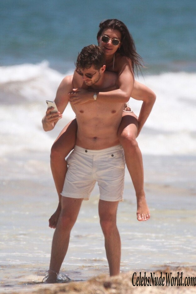 Sarah Tarleton Bikini 160504