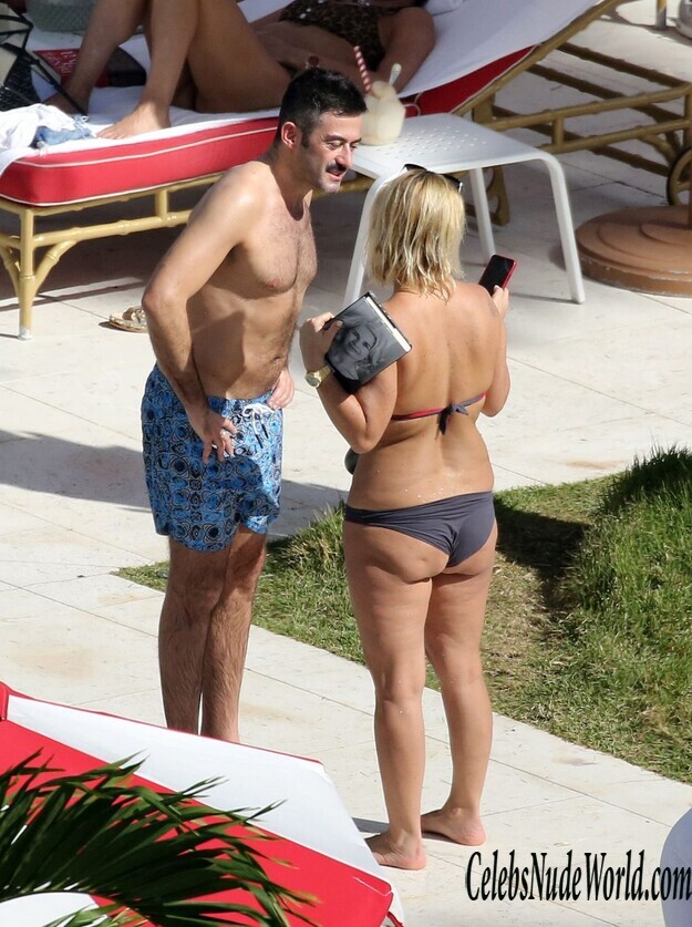 Sonia Bruganelli Bikini 161133