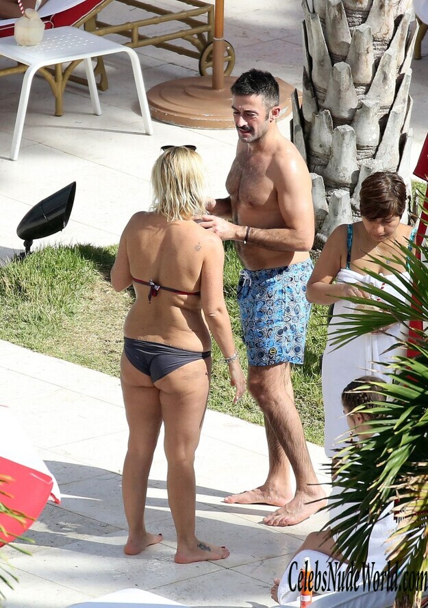 Sonia Bruganelli Bikini 161137