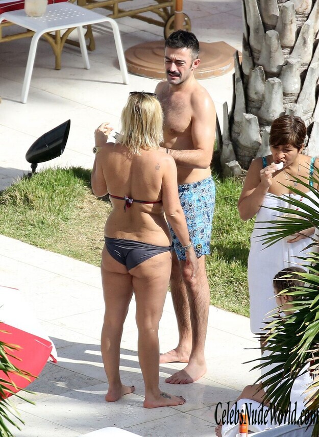 Sonia Bruganelli Bikini 161138