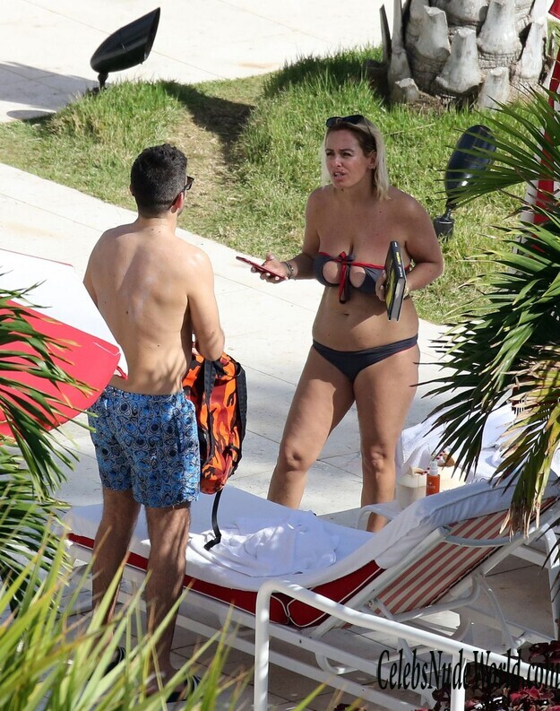 Sonia Bruganelli Bikini 161142