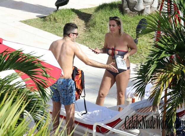 Sonia Bruganelli Bikini 161144