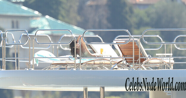 Topless Photos of Sara Sampaio 161322