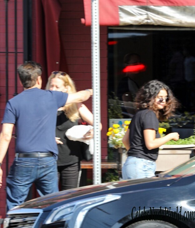 Selena Gomez Braless 161340