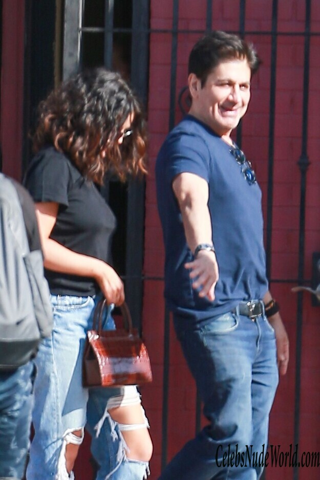 Selena Gomez Braless 161342