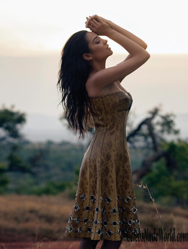 Shay Mitchell Looks Too Sexy For Safari 161571
