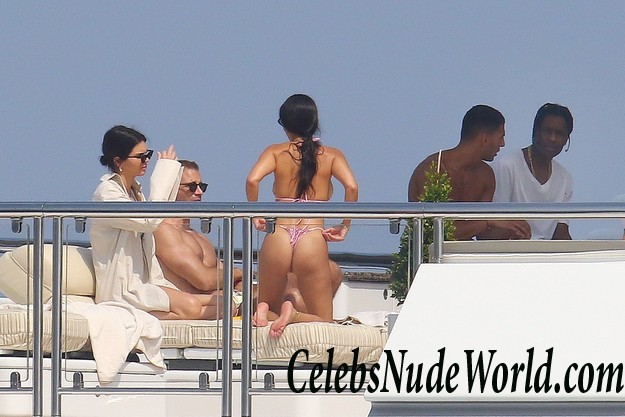 Kourtney Kardashian & Kendall Jenner Wearing Thong Bikinis In Antibes 16175