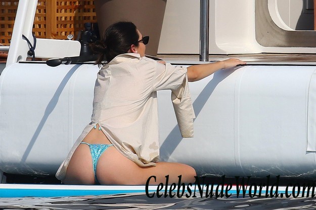 Kourtney Kardashian & Kendall Jenner Wearing Thong Bikinis In Antibes 16179