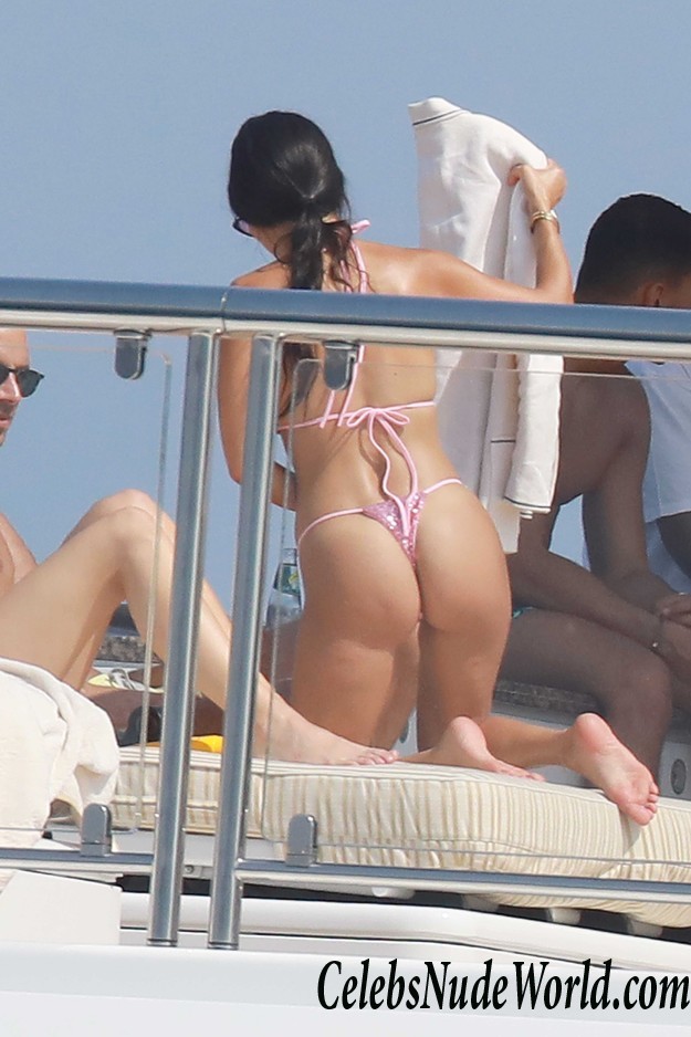 Kourtney Kardashian & Kendall Jenner Wearing Thong Bikinis In Antibes 16180