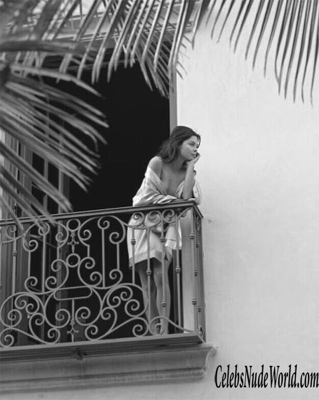 Scarlett Byrne Nude Photos 161809