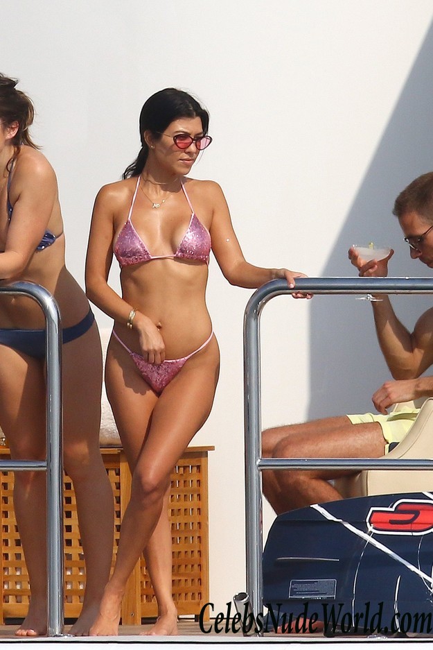 Kourtney Kardashian & Kendall Jenner Wearing Thong Bikinis In Antibes 16182