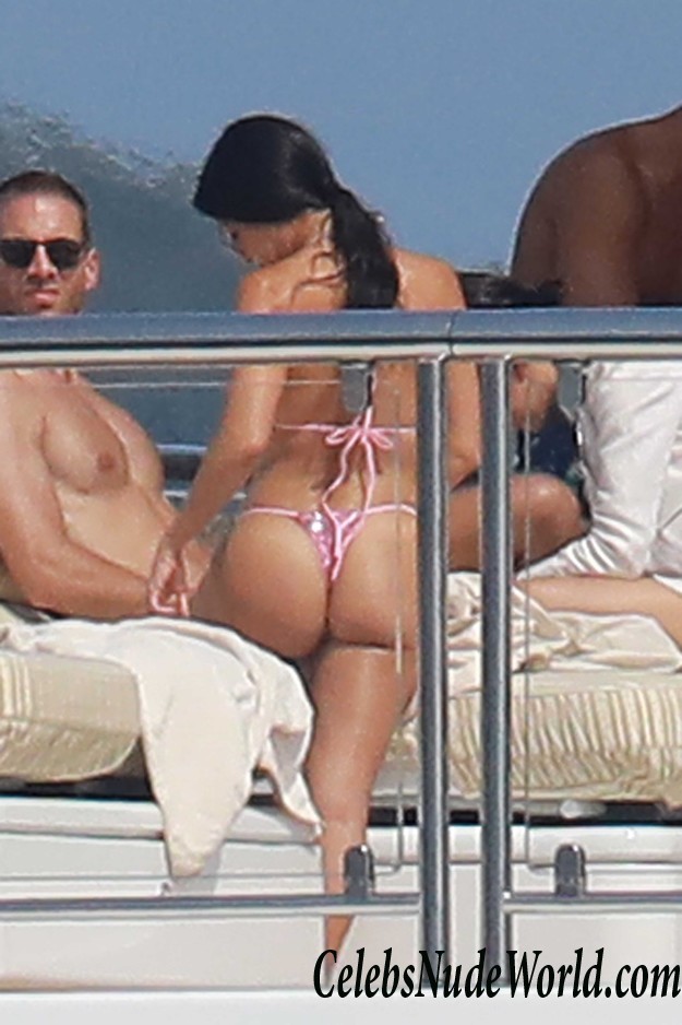 Kourtney Kardashian & Kendall Jenner Wearing Thong Bikinis In Antibes 16183