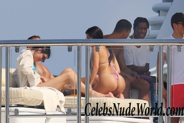 Kourtney Kardashian & Kendall Jenner Wearing Thong Bikinis In Antibes 16185