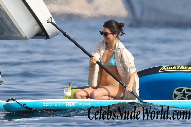 Kourtney Kardashian & Kendall Jenner Wearing Thong Bikinis In Antibes 16187