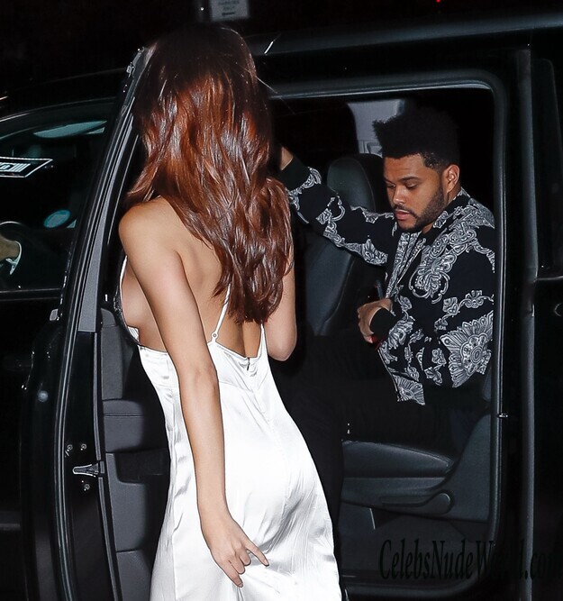 Selena Gomez Showing Some Sideboob At Night 161917