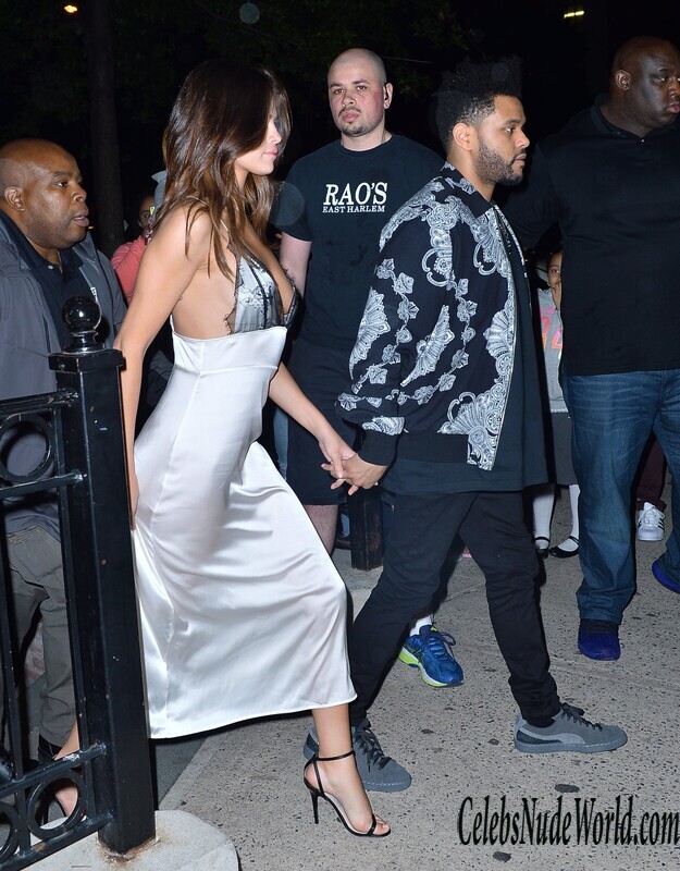 Selena Gomez Showing Some Sideboob At Night 161918