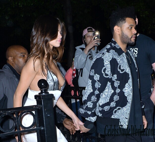 Selena Gomez Showing Some Sideboob At Night 161919